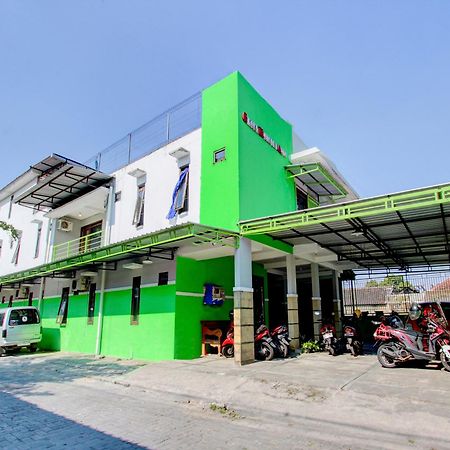 Super Oyo 93012 Griya Kencana Asri Syariah Lawean Extérieur photo