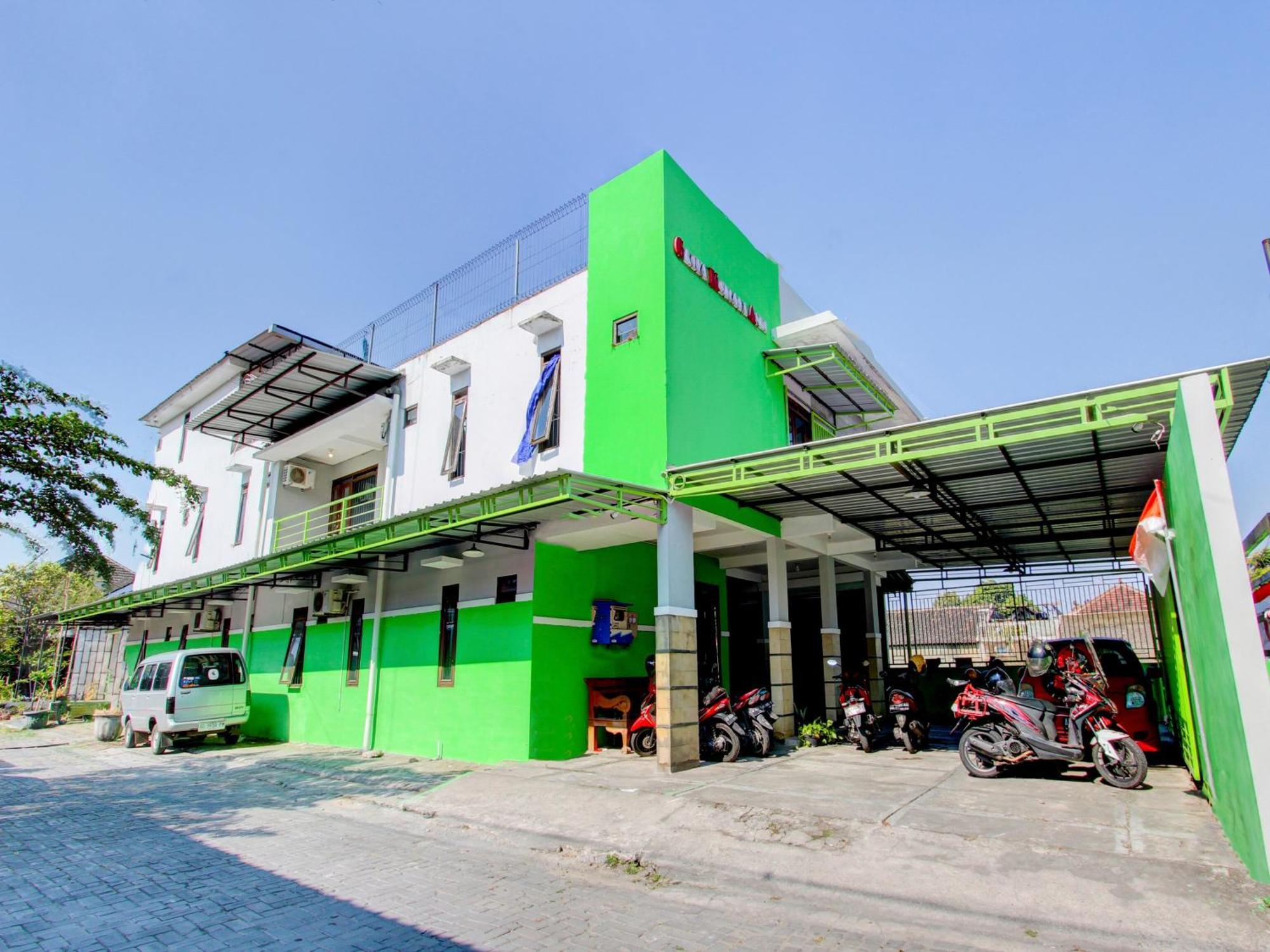 Super Oyo 93012 Griya Kencana Asri Syariah Lawean Extérieur photo