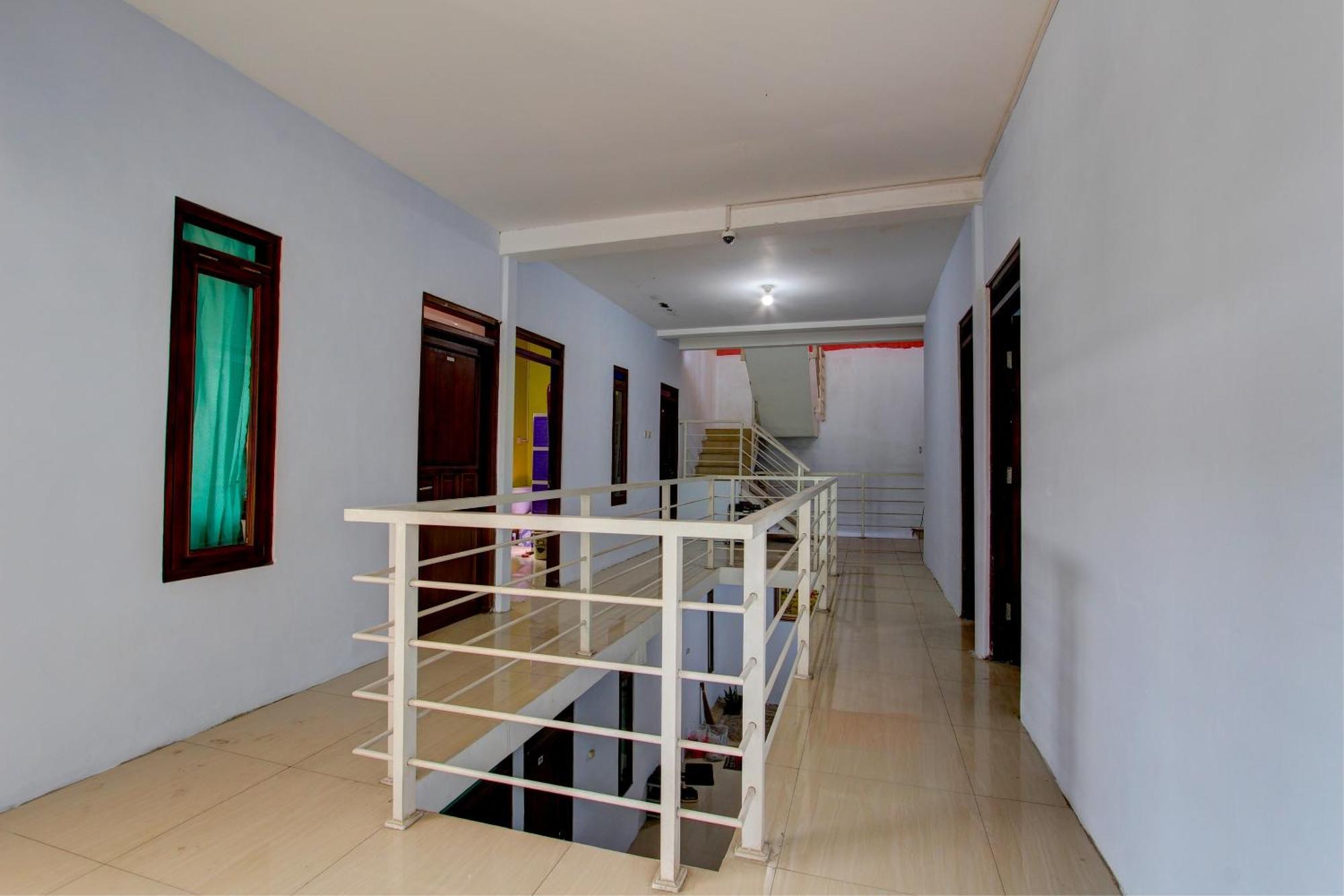 Super Oyo 93012 Griya Kencana Asri Syariah Lawean Extérieur photo