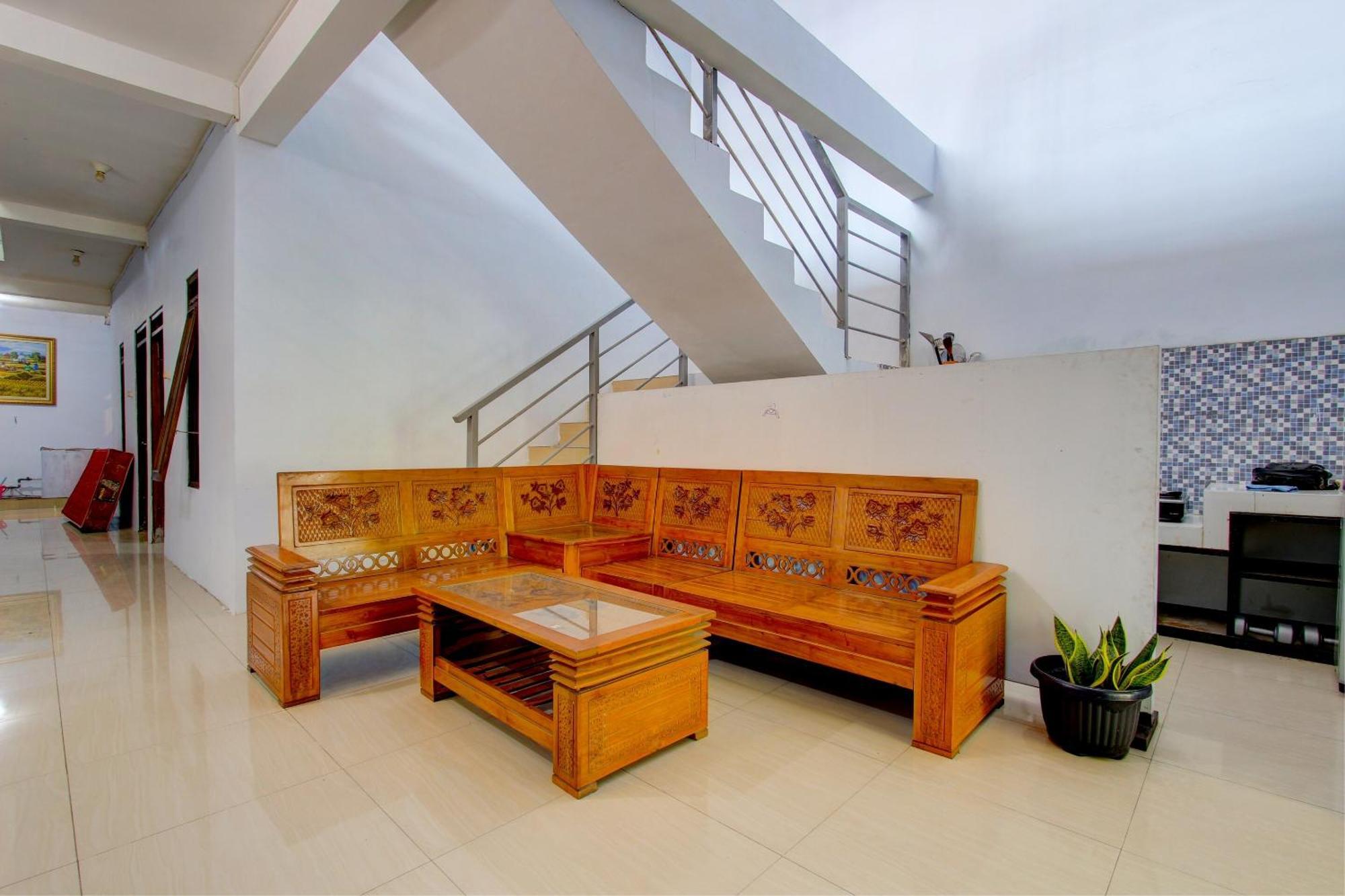 Super Oyo 93012 Griya Kencana Asri Syariah Lawean Extérieur photo