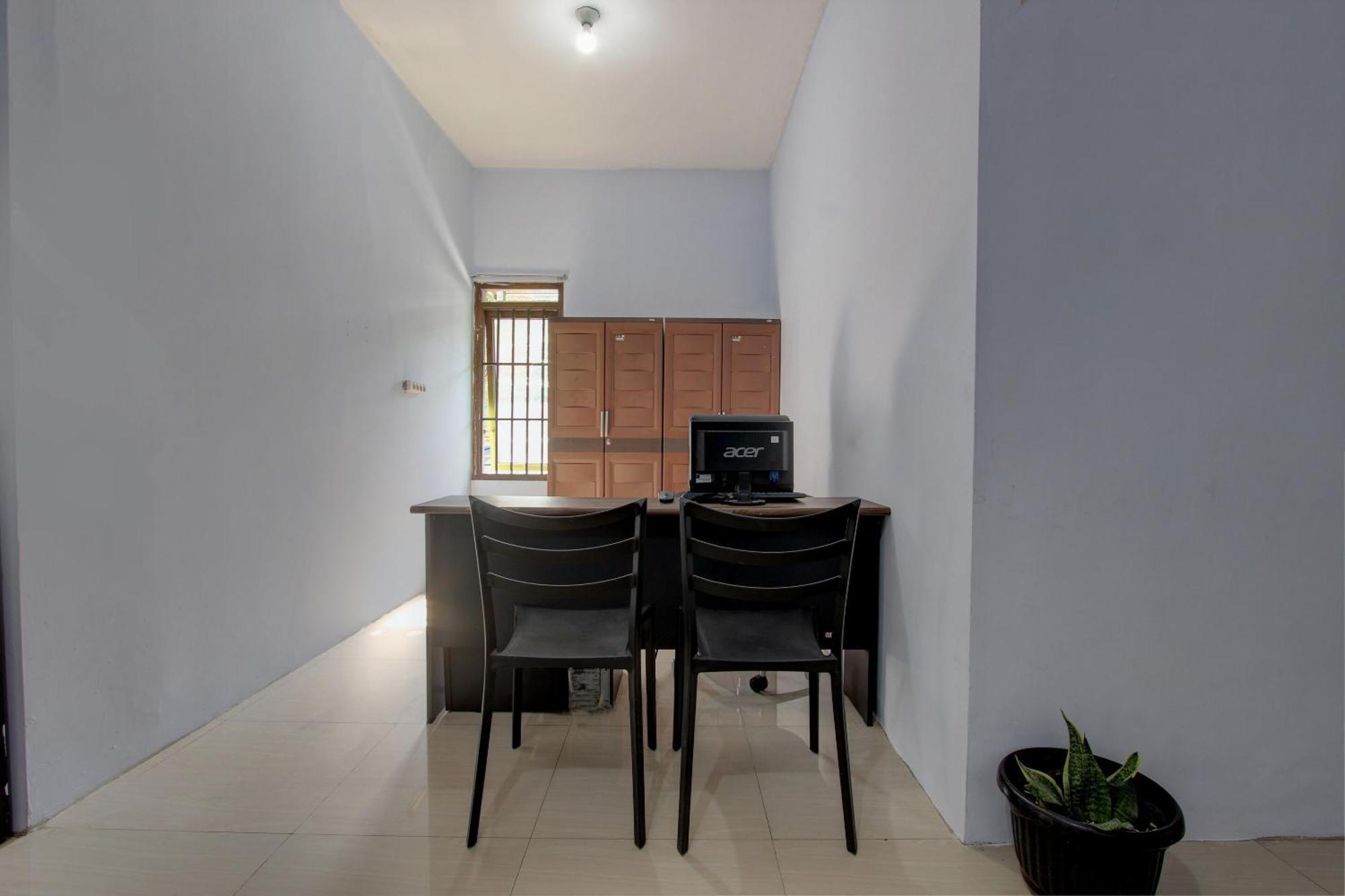 Super Oyo 93012 Griya Kencana Asri Syariah Lawean Extérieur photo