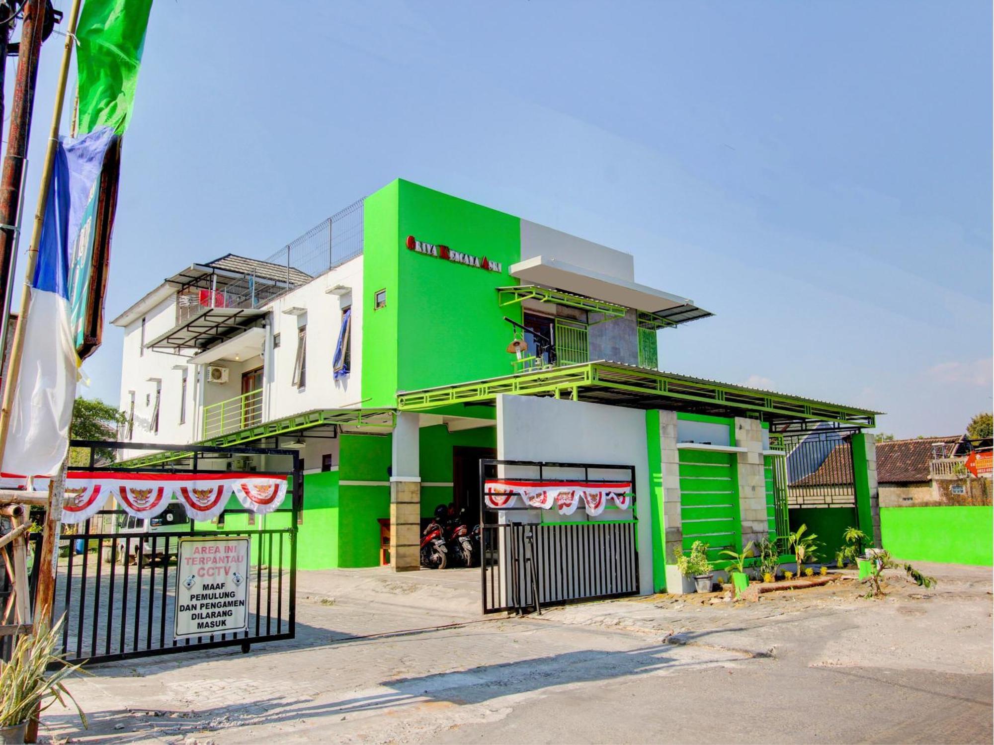 Super Oyo 93012 Griya Kencana Asri Syariah Lawean Extérieur photo