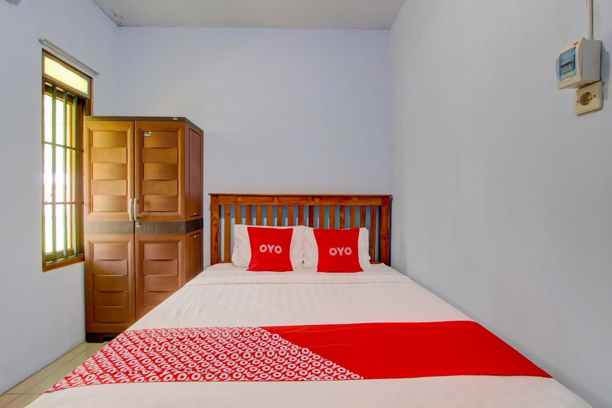 Super Oyo 93012 Griya Kencana Asri Syariah Lawean Extérieur photo