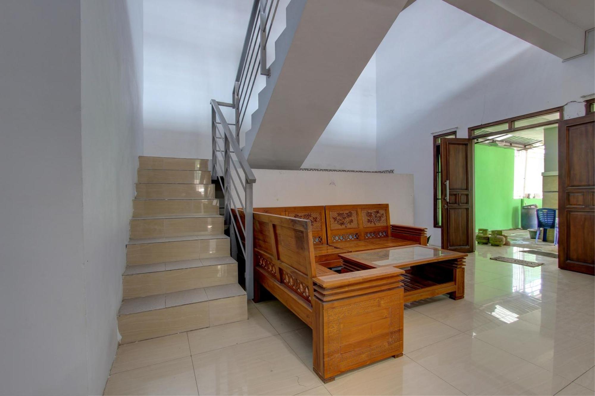 Super Oyo 93012 Griya Kencana Asri Syariah Lawean Extérieur photo