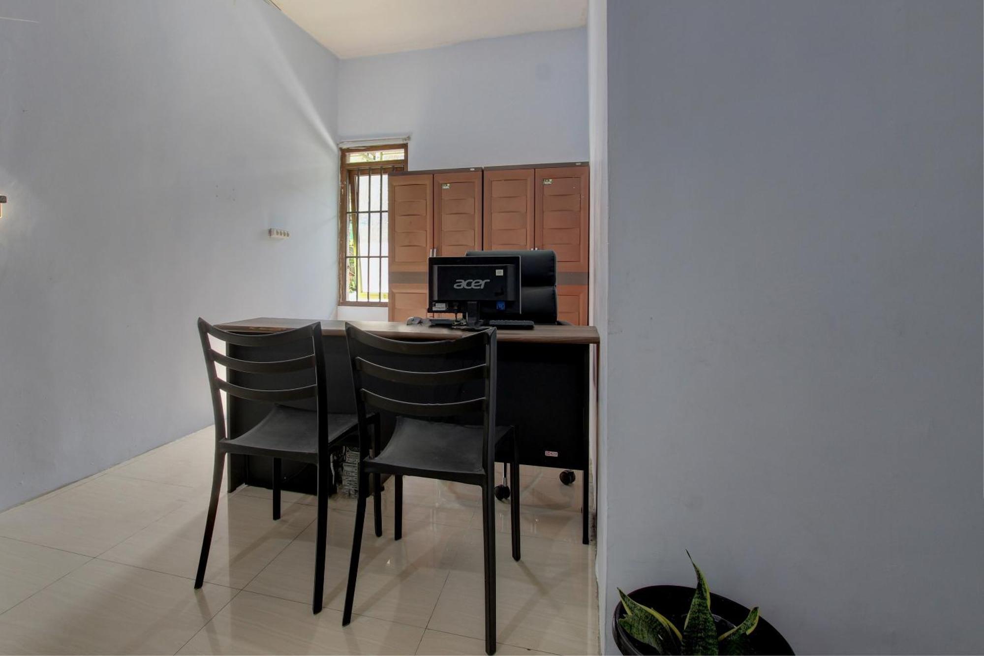 Super Oyo 93012 Griya Kencana Asri Syariah Lawean Extérieur photo