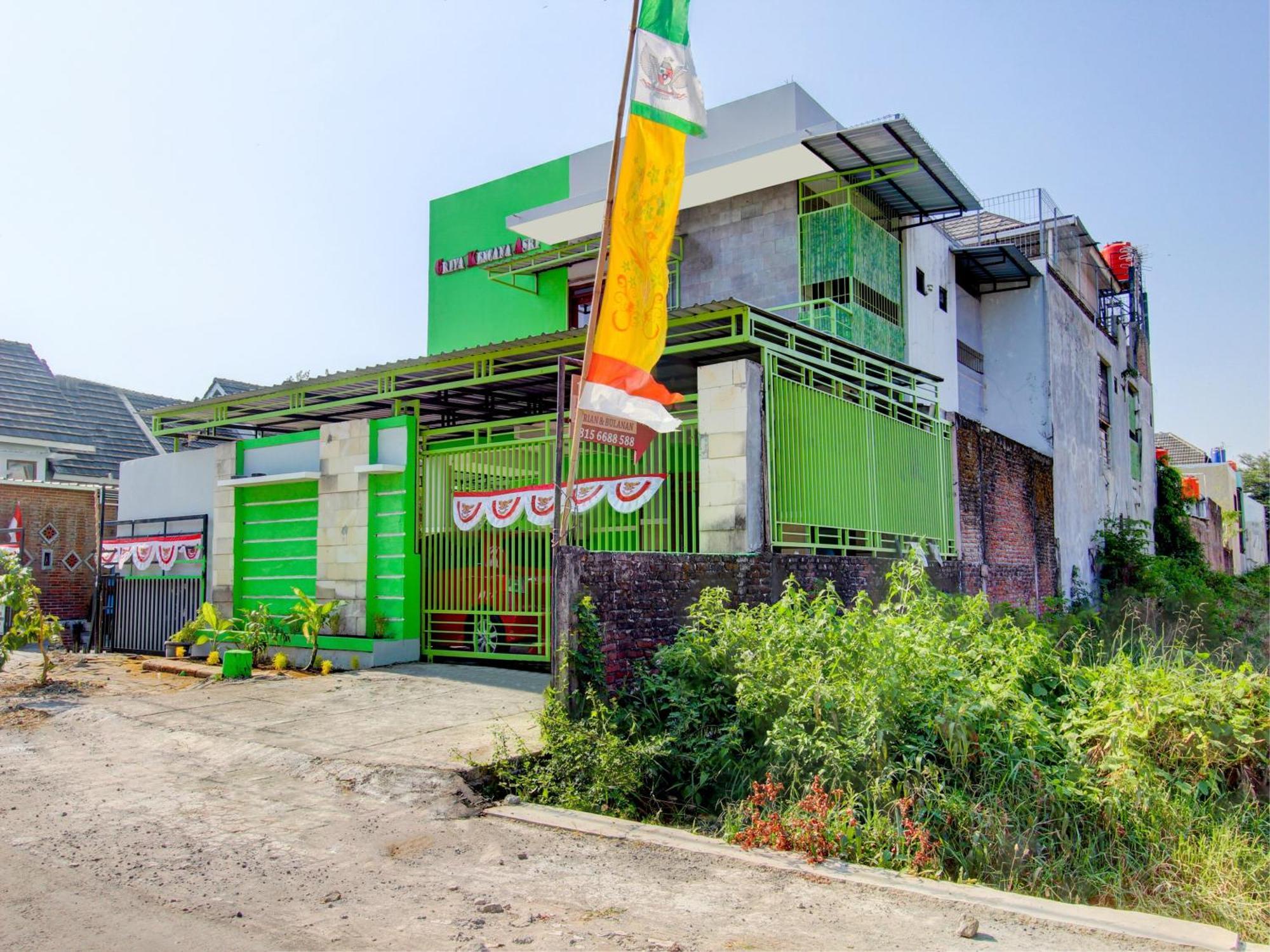 Super Oyo 93012 Griya Kencana Asri Syariah Lawean Extérieur photo