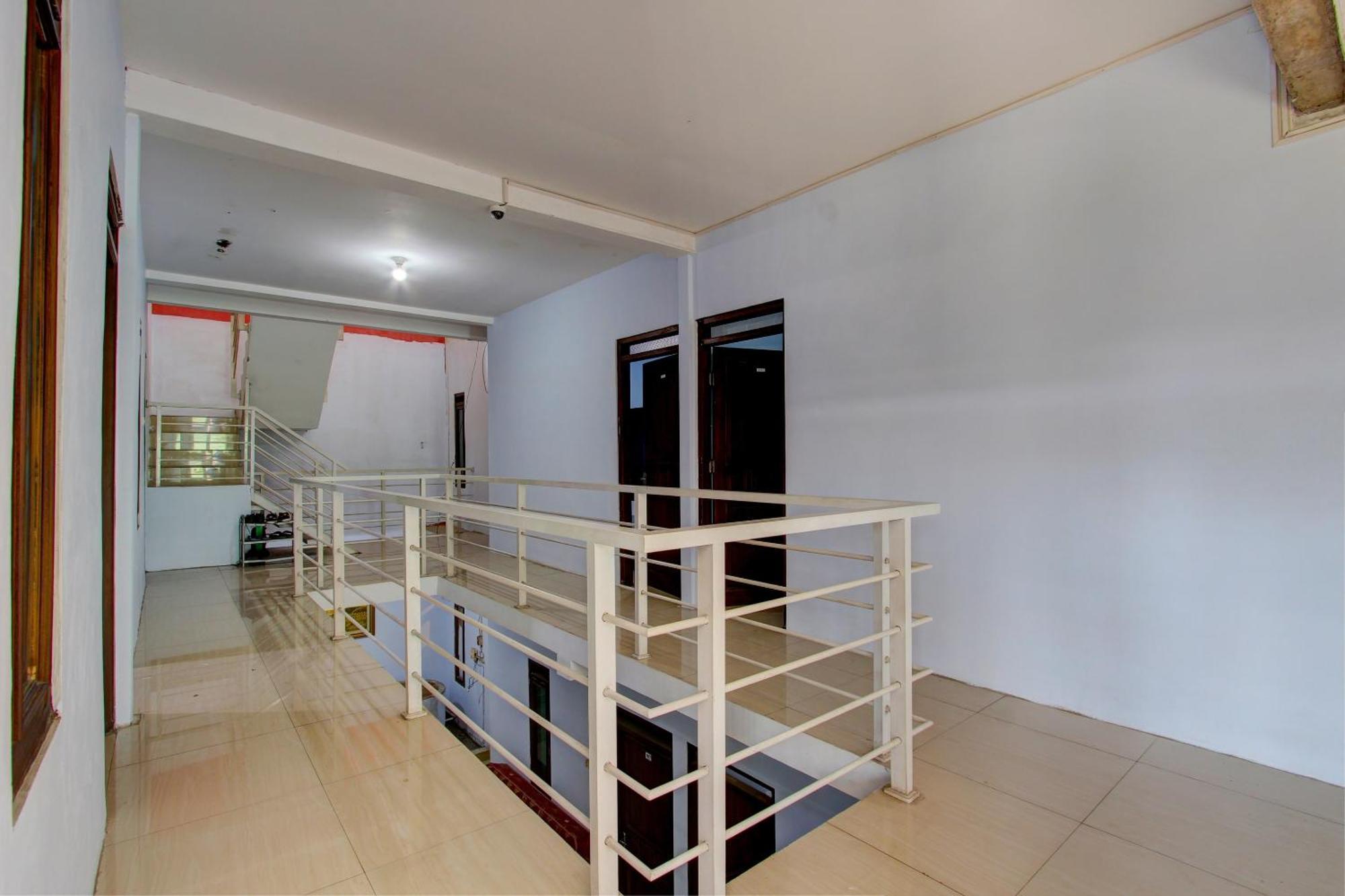 Super Oyo 93012 Griya Kencana Asri Syariah Lawean Extérieur photo